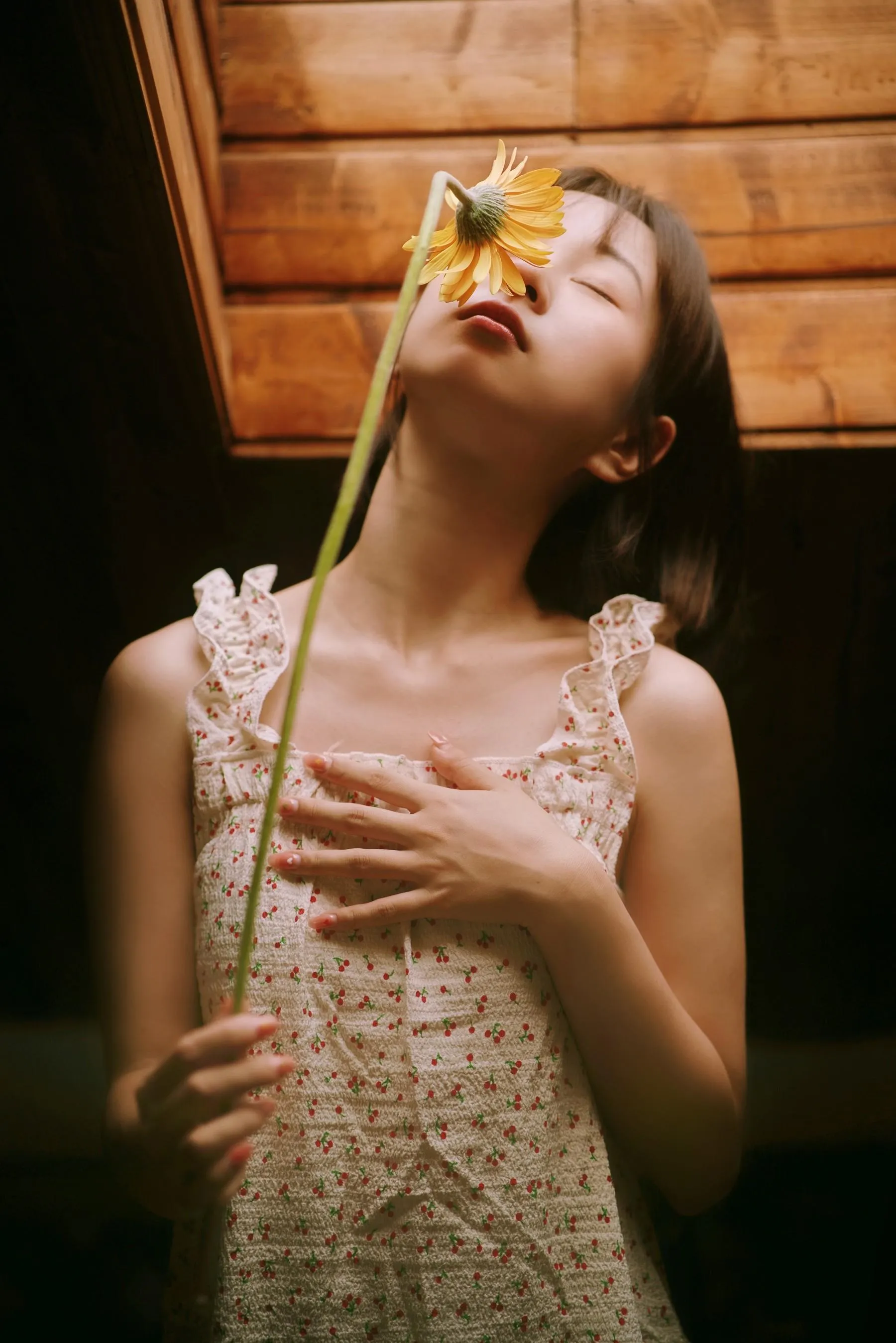 [YITUYU艺图语]2022.08.06 疯狂的鱼缸是我的宇航服，我带上心爱的非洲菊去登月 小微[2881P／248MB] [29P]插图3